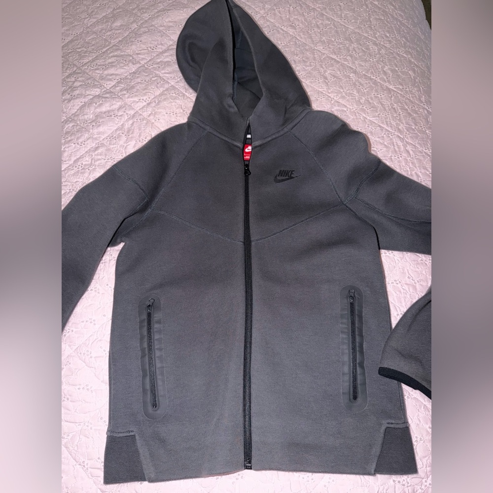 Nike Tech😎Jacket - Picture 2 of 4